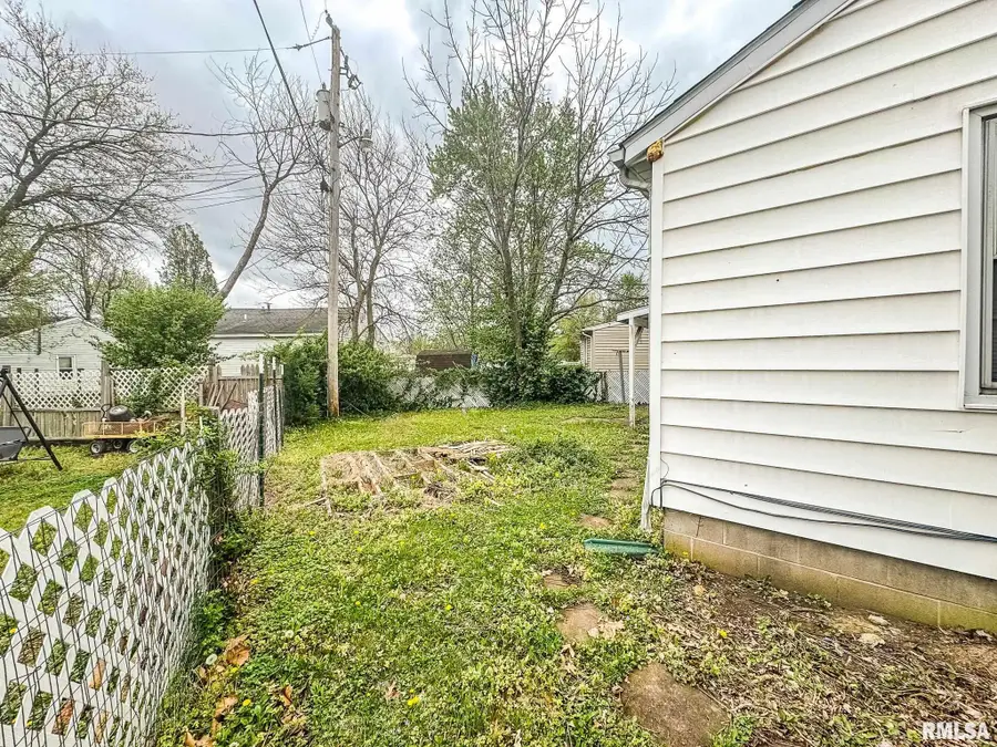 10 Grove Place, Herrin, IL 62948 - #2