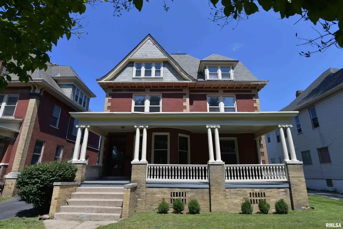 919 W Moss Avenue, Peoria, IL 61606 - #1