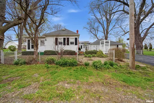 105 W C Street, Delavan, IL 61734