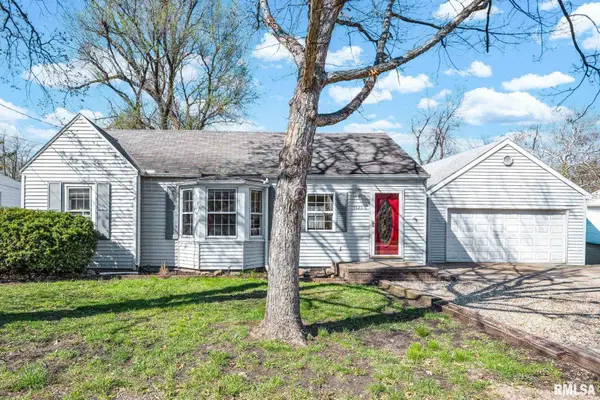 1525 E Hendryx Lane, Peoria, IL 61615