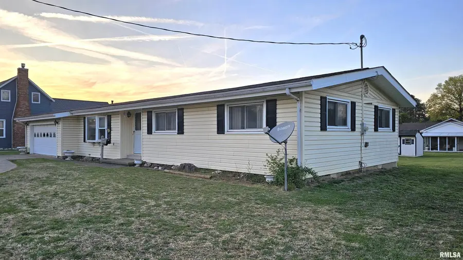 806 W Broadway Boulevard, Johnston City, IL 62951 - #2