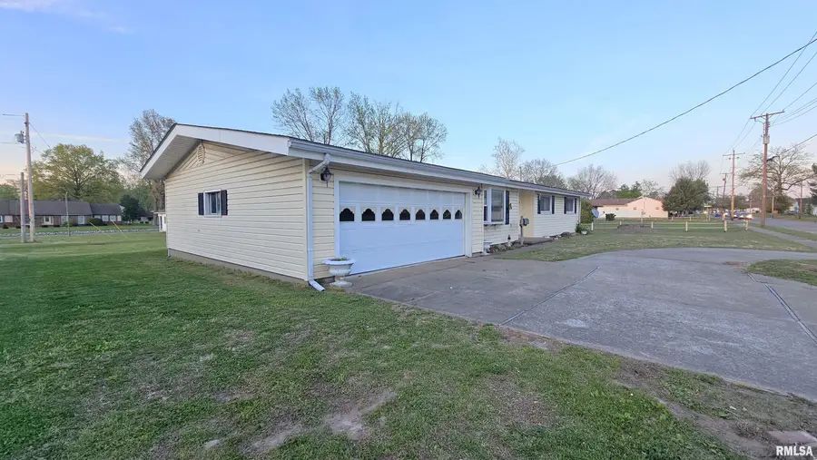 806 W Broadway Boulevard, Johnston City, IL 62951 - #3