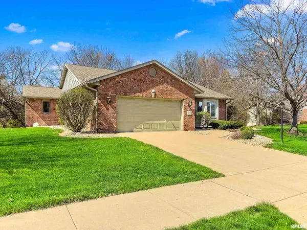 10415 N Pheasant Lane, Peoria, IL 61615