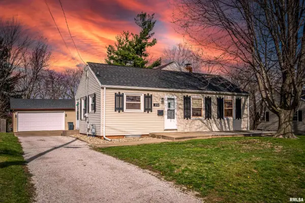 206 S Walnut Street, Eureka, IL 61530