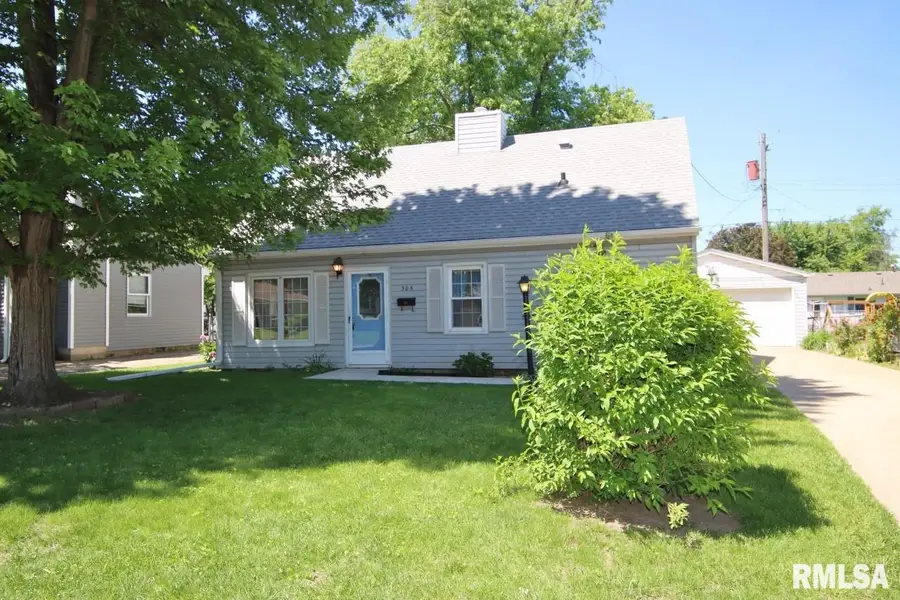 305 Manor Street, Pekin, IL 61554 - #3
