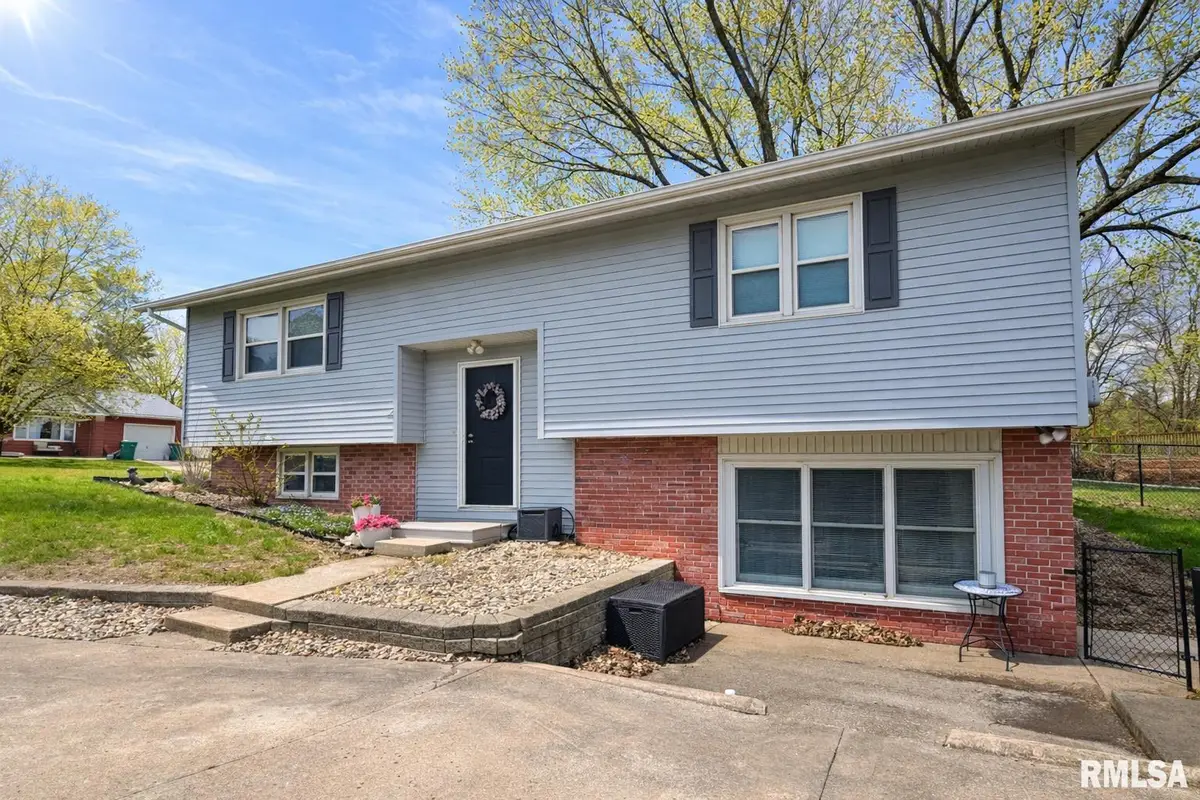 827 W Mcdonough Street, Macomb, IL 61455 - #1