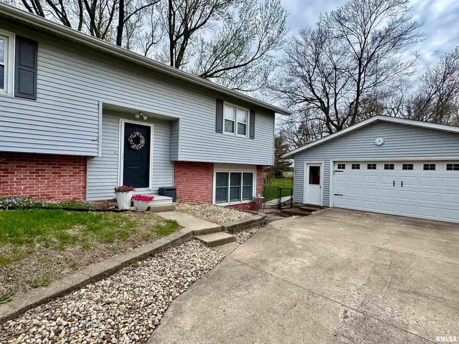 827 W Mcdonough Street, Macomb, IL 61455 - #3