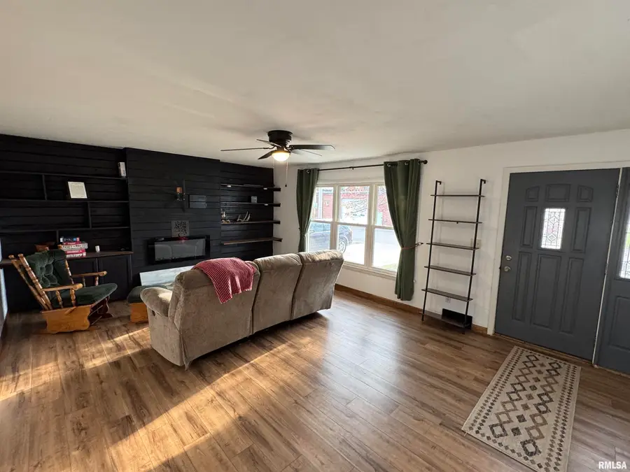 133 S Elmwood Road, Farmington, IL 61531 - #3