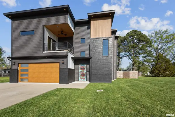 1303 N Otis Street, Marion, IL 62959