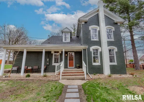 302 S Darst Street, Eureka, IL 61530