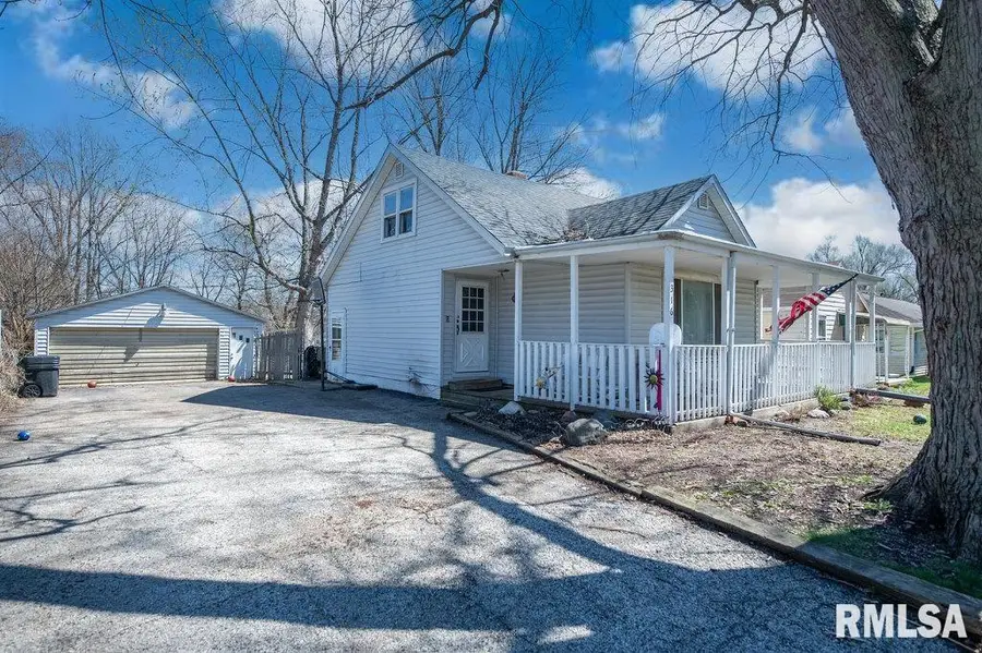 316 S Limestone Avenue, Bellevue, IL 61604 - #3