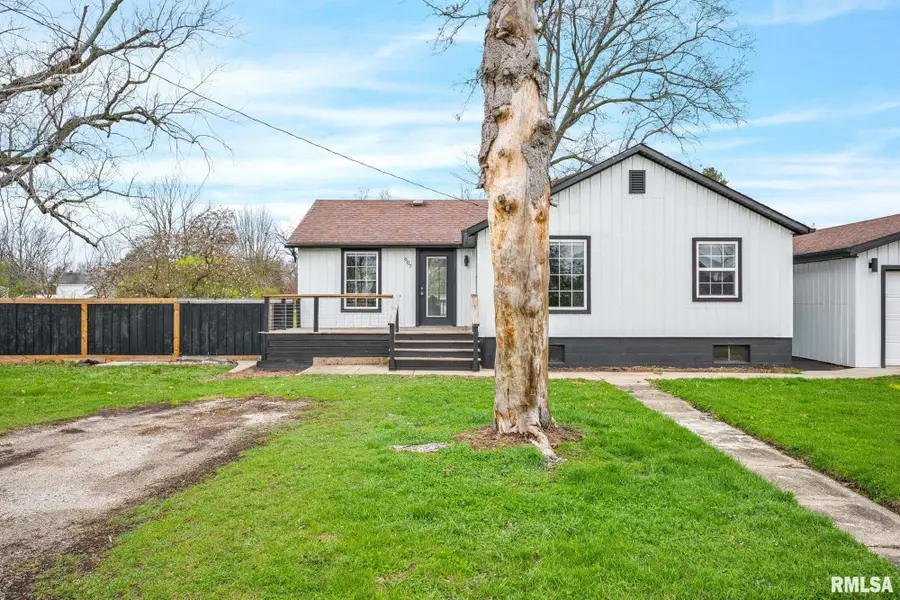 607 E Main Street, La Fayette, IL 61499 - #2