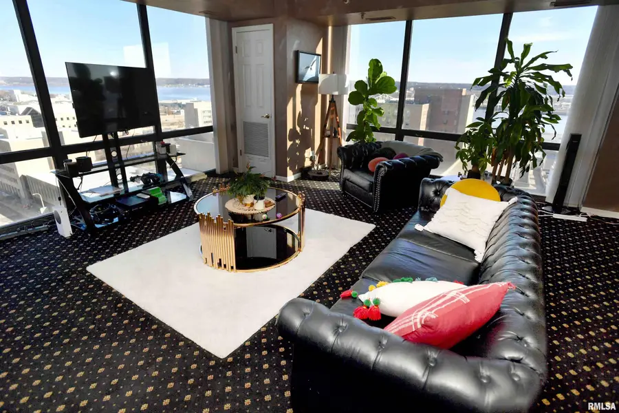 123 SW Jefferson Avenue #E16 NE, Peoria, IL 61602 - #2