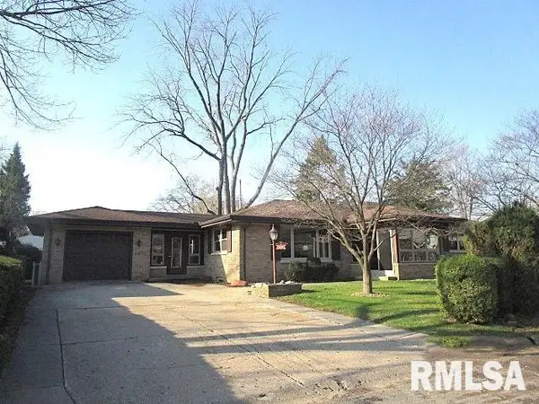 1002 Cambridge Court, Pekin, IL 61554