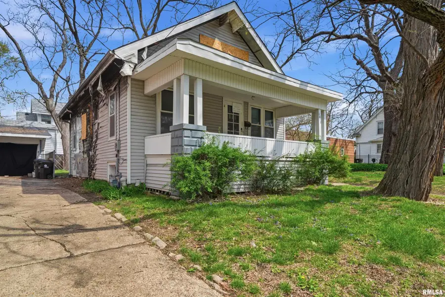 1017 W Gilbert Avenue, Peoria, IL 61604 - #2