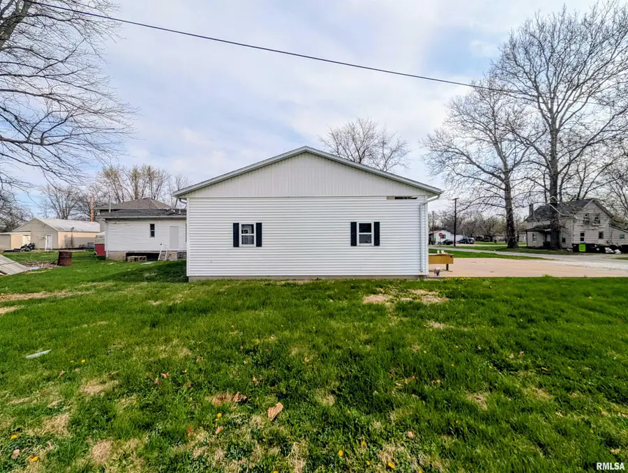 565 N Harrison Street, Bushnell, IL 61422 - #3