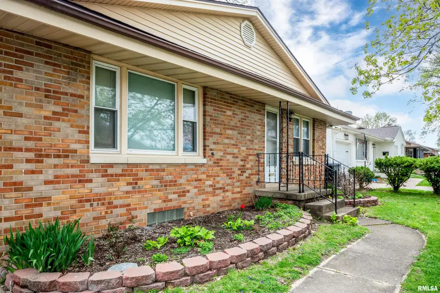 3217 N Twelve Oaks Drive, Peoria, IL 61604 - #2