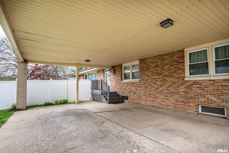 3217 N Twelve Oaks Drive, Peoria, IL 61604 - #3