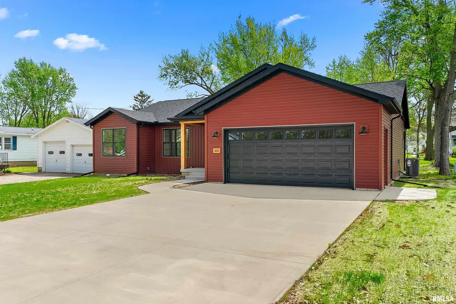 350 E 4th Street, El Paso, IL 61738-9998 - #2