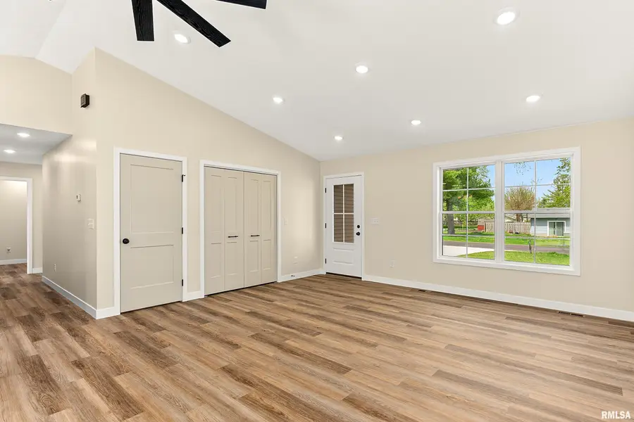 350 E 4th Street, El Paso, IL 61738-9998 - #3