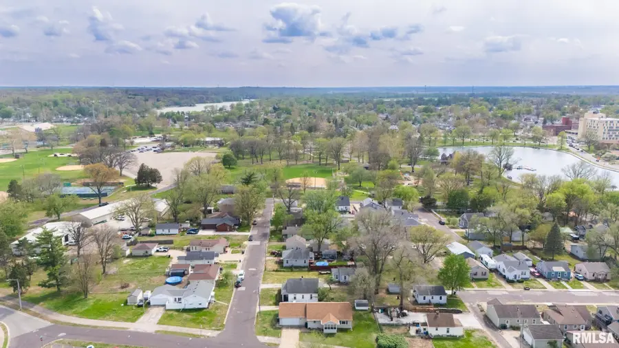 411 Woodland Street, Pekin, IL 61554 - #2