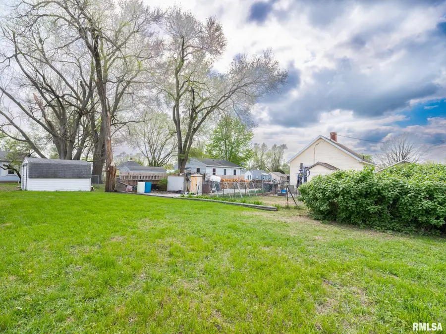 411 Woodland Street, Pekin, IL 61554 - #3