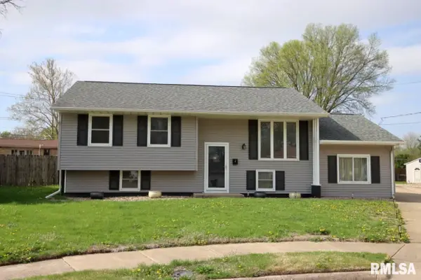 4 Pioneer Court, Pekin, IL 61554