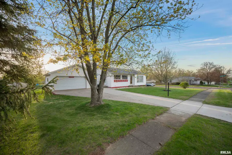 408 Camelot Drive, Washington, IL 61571 - #3