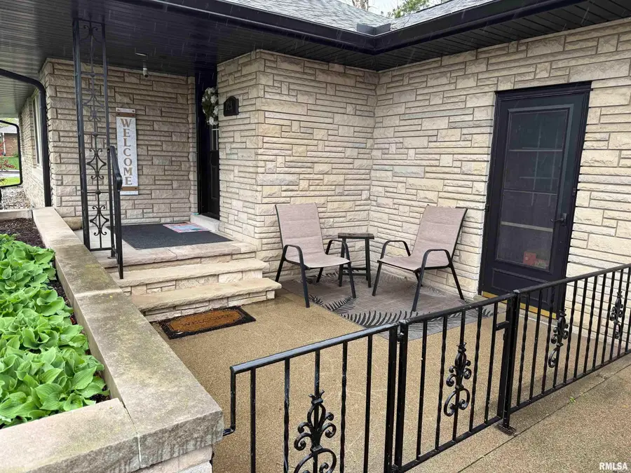 329 W Ridgemont Road, Peoria, IL 61614 - #3