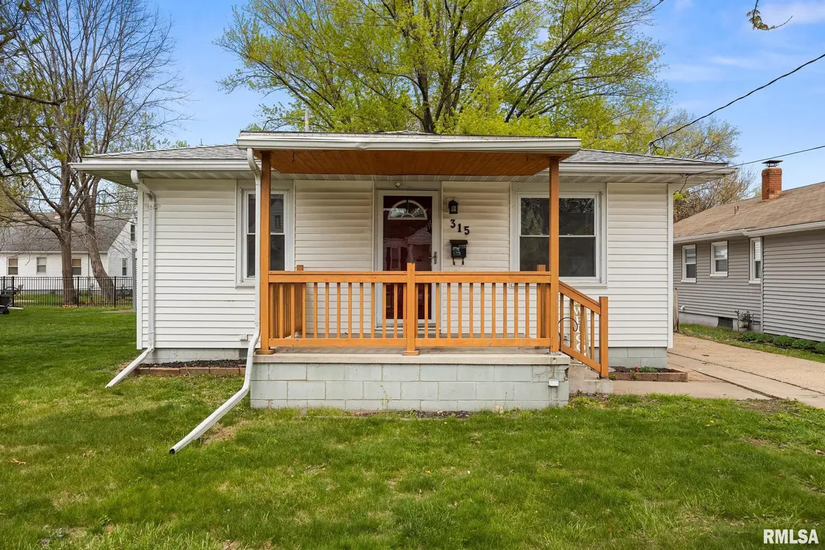 315 E Elmhurst Avenue, Peoria, IL 61603 - #1