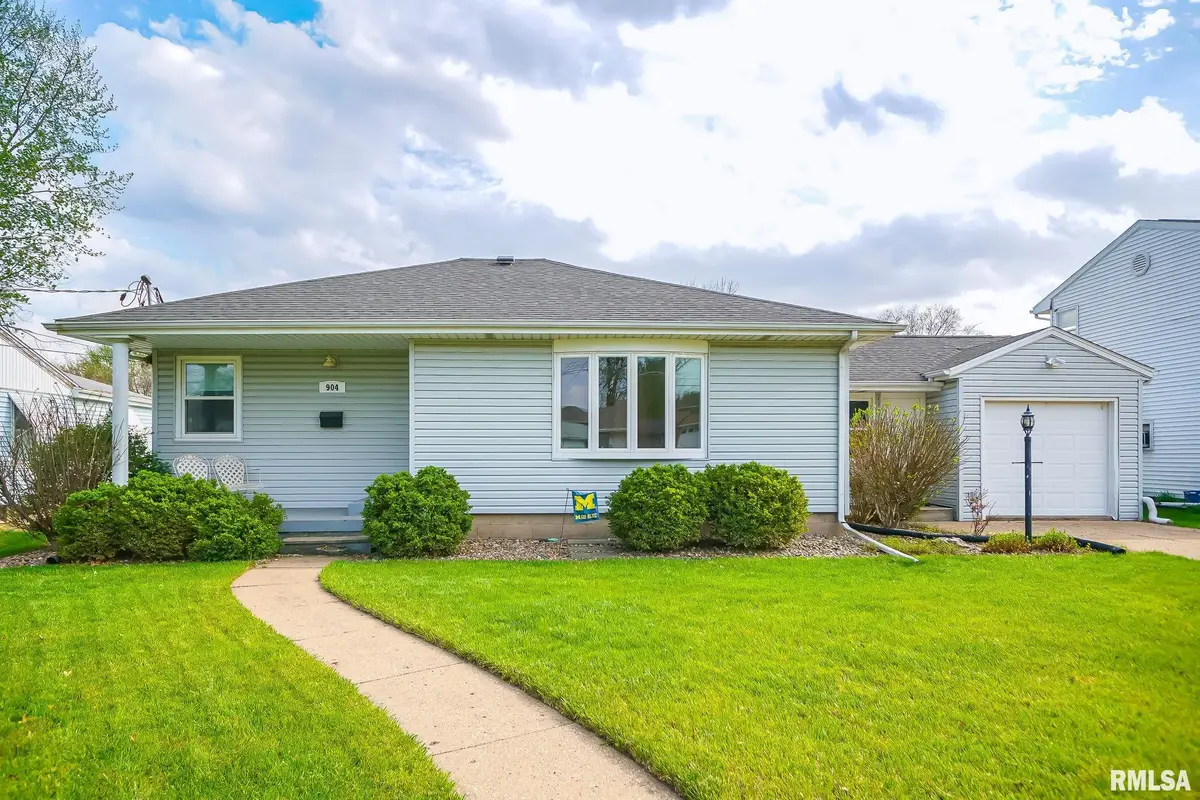 904 Coolidge Avenue, Pekin, IL 61554 - #1