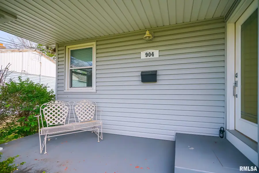 904 Coolidge Avenue, Pekin, IL 61554 - #2