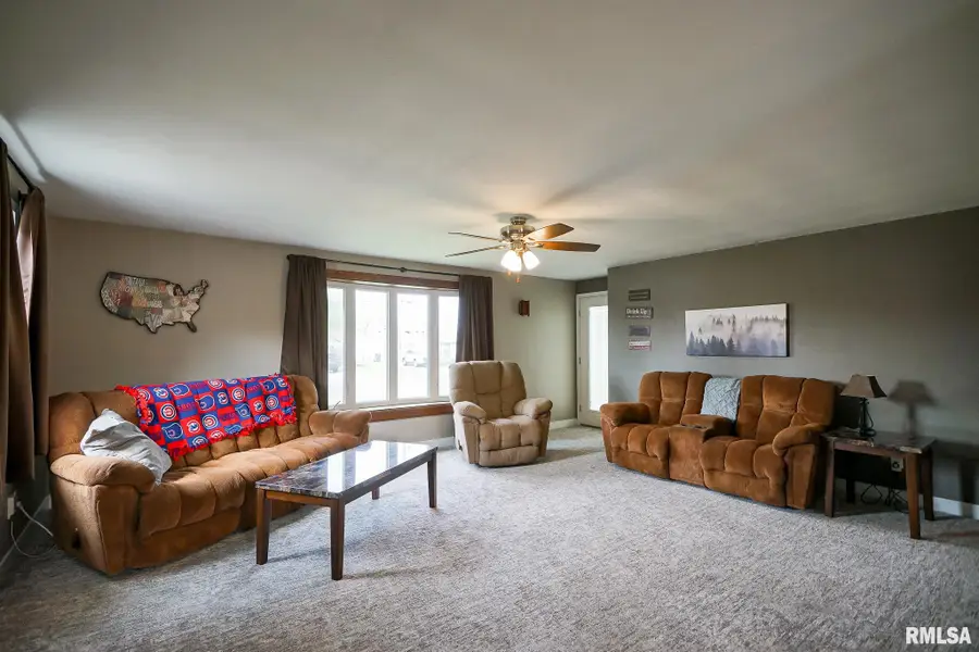 904 Coolidge Avenue, Pekin, IL 61554 - #3