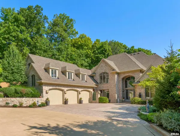 200 W Ravinwoods Road, Peoria, IL 61615