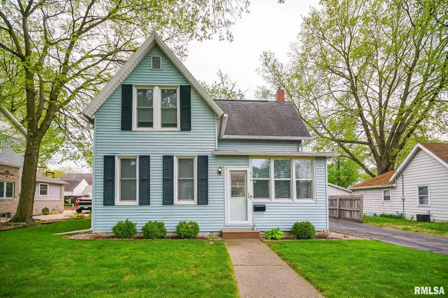 914 Henrietta Street, Pekin, IL 61554 - #2