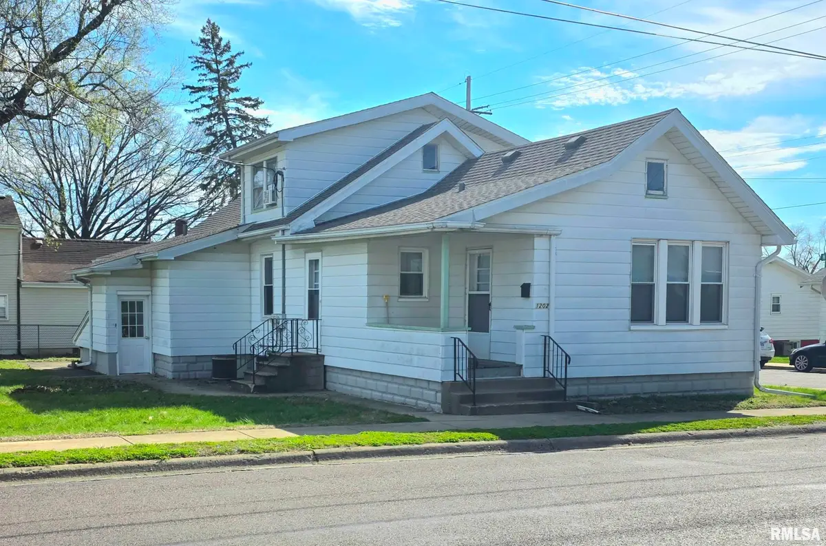 1208 E Division Avenue, Peoria Heights, IL 61616 - #1