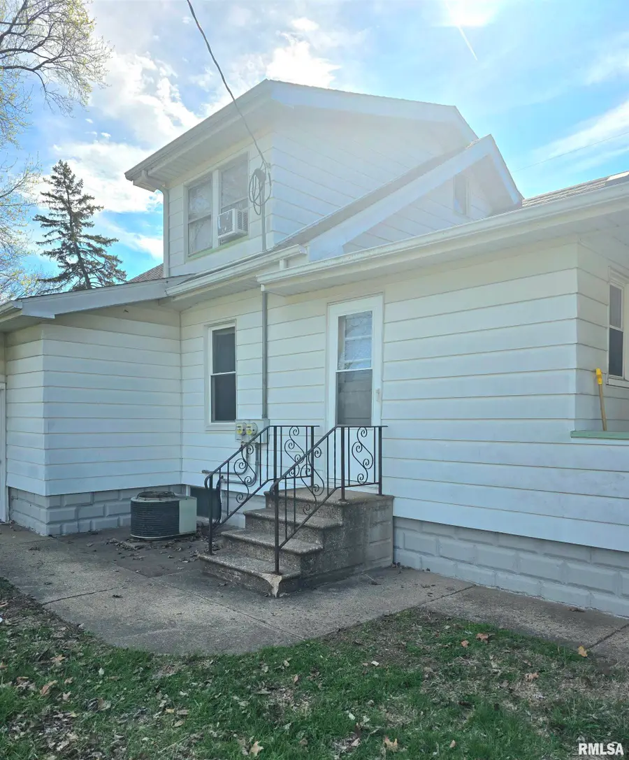 1208 E Division Avenue, Peoria Heights, IL 61616 - #3