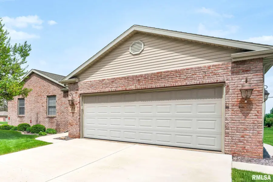 21 Osprey Court, Pekin, IL 61554 - #3