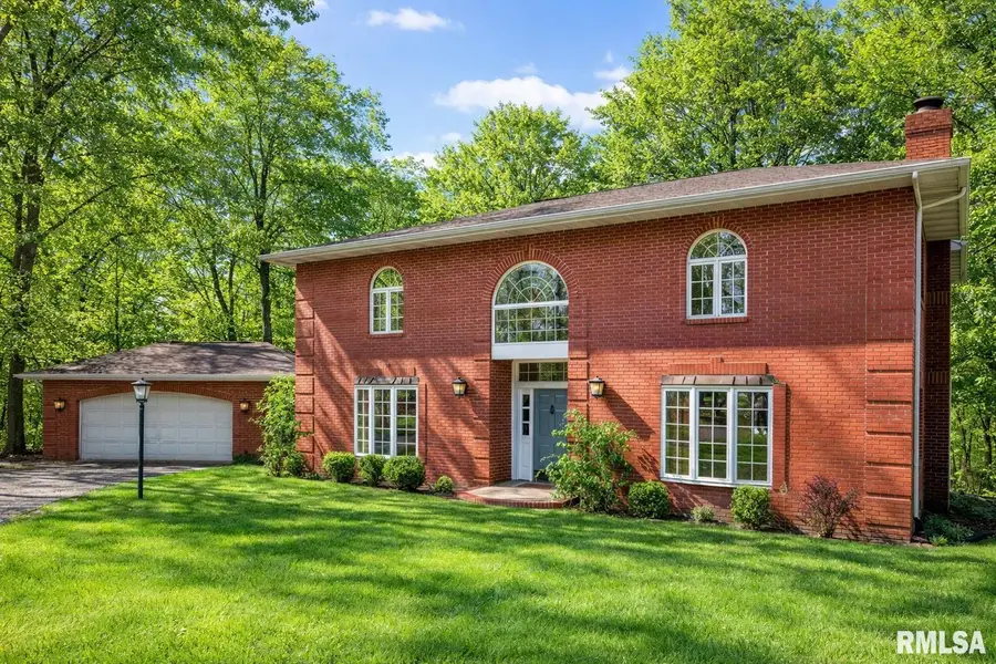 319 W Ravinwoods Road, Peoria, IL 61615 - #2