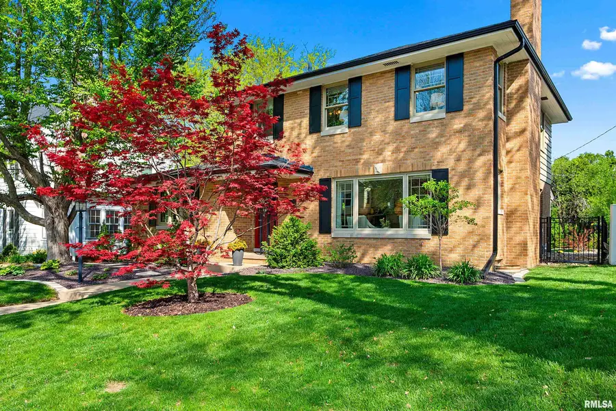 301 W Hollyridge Circle, Peoria, IL 61614 - #2