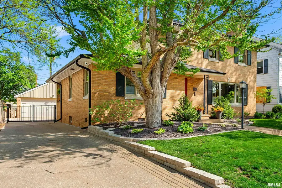 301 W Hollyridge Circle, Peoria, IL 61614 - #3