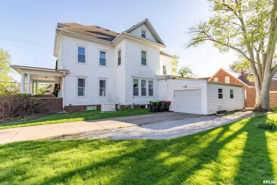 118 S High Street, Washington, IL 61571 - #2