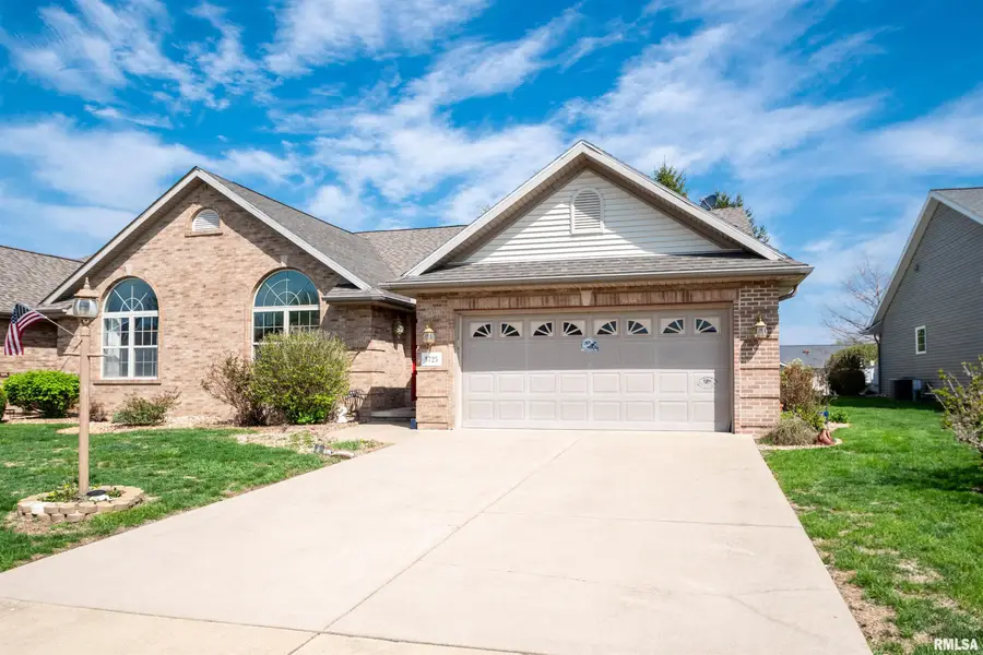 3725 W Eagle Point Drive, Peoria, IL 61615 - #2