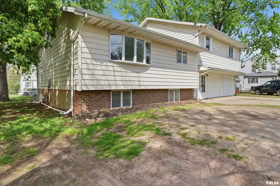 1315 Prince Street, Pekin, IL 61554 - #2