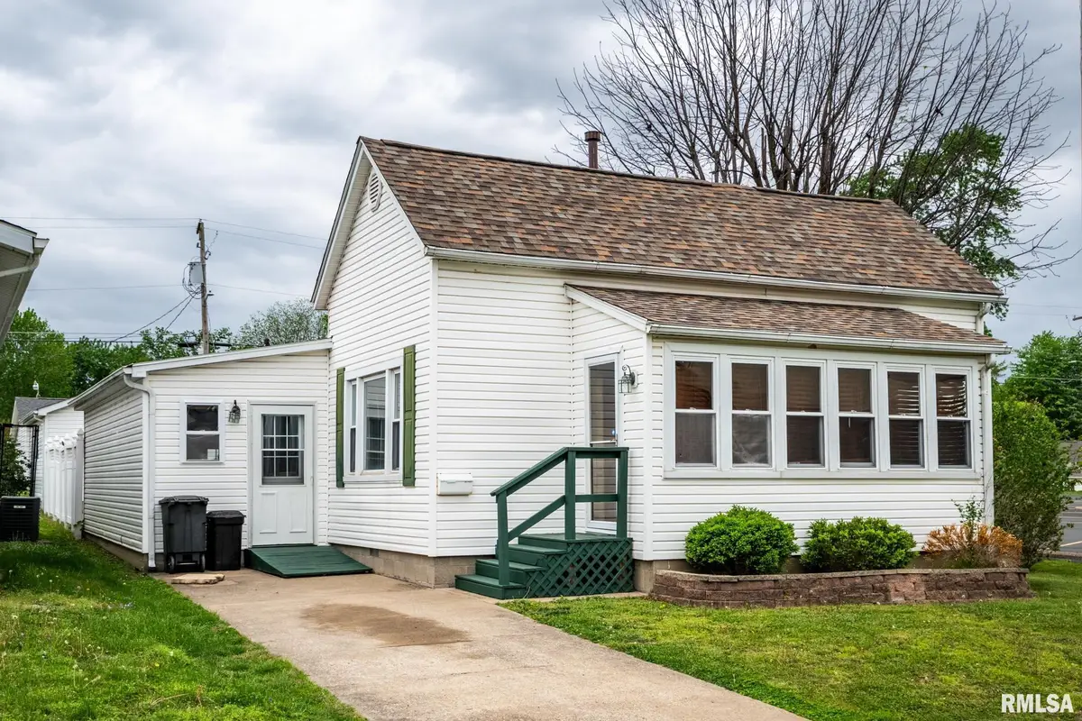 917 S 11th Street, Herrin, IL 62948 - #1