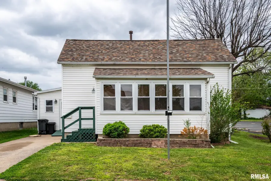 917 S 11th Street, Herrin, IL 62948 - #2