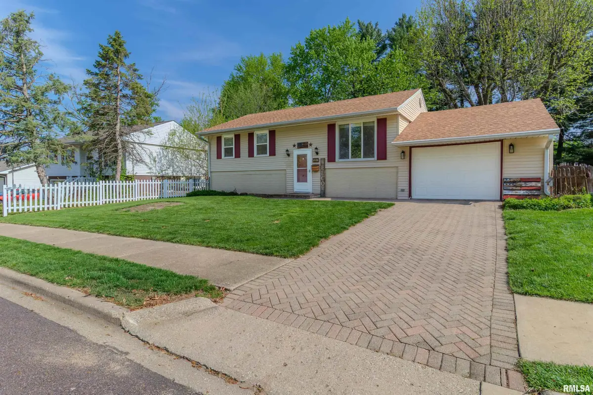 1812 Columbus Drive, Pekin, IL 61554 - #1