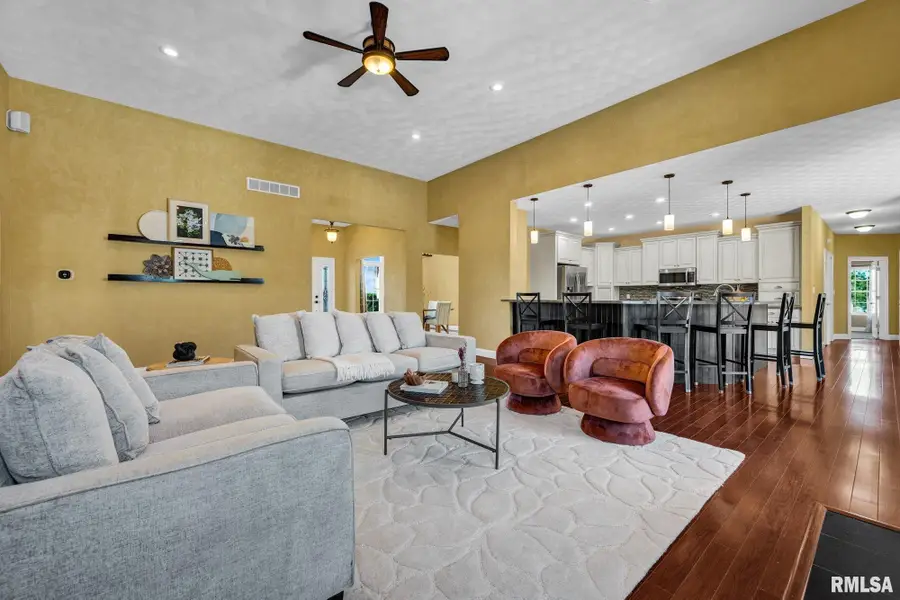 34460 N Peoria Line Road, Farmington, IL 61531 - #2