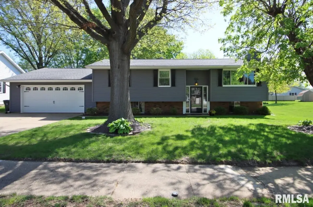 204 Hemlock Street, Pekin, IL 61554 - #1