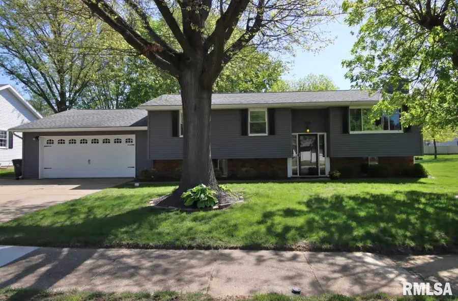 204 Hemlock Street, Pekin, IL 61554 - #2